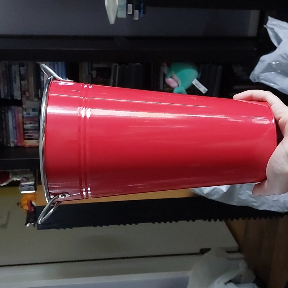 Red tin